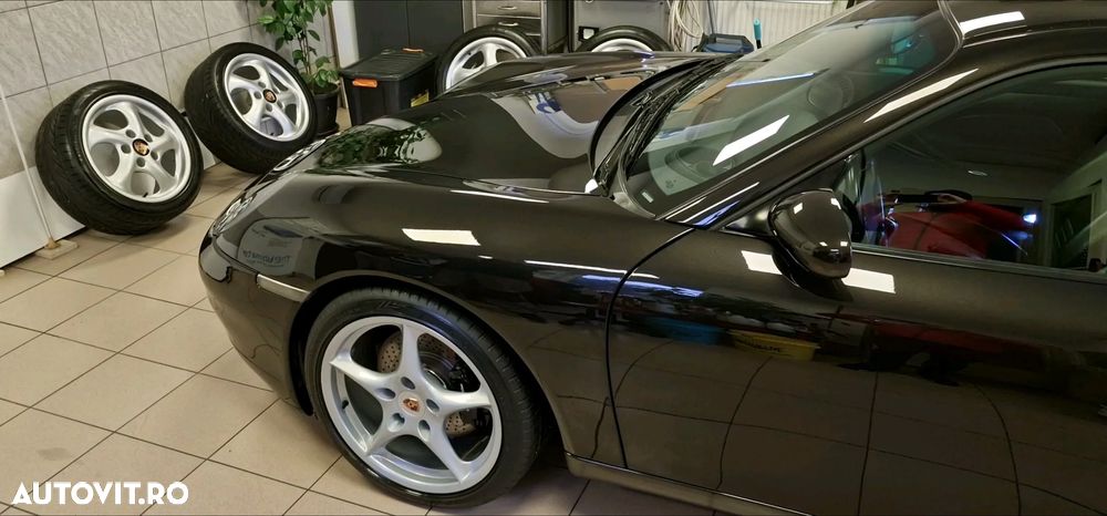 Porsche 911 Carrera - 4