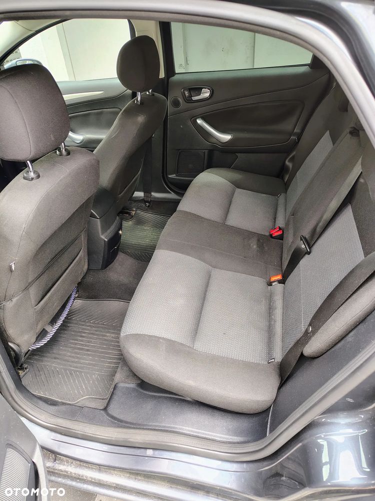 Ford Mondeo 2.0 Trend - 12