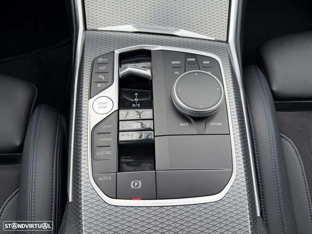 BMW 330 e Pack 50 anos M Auto - 33