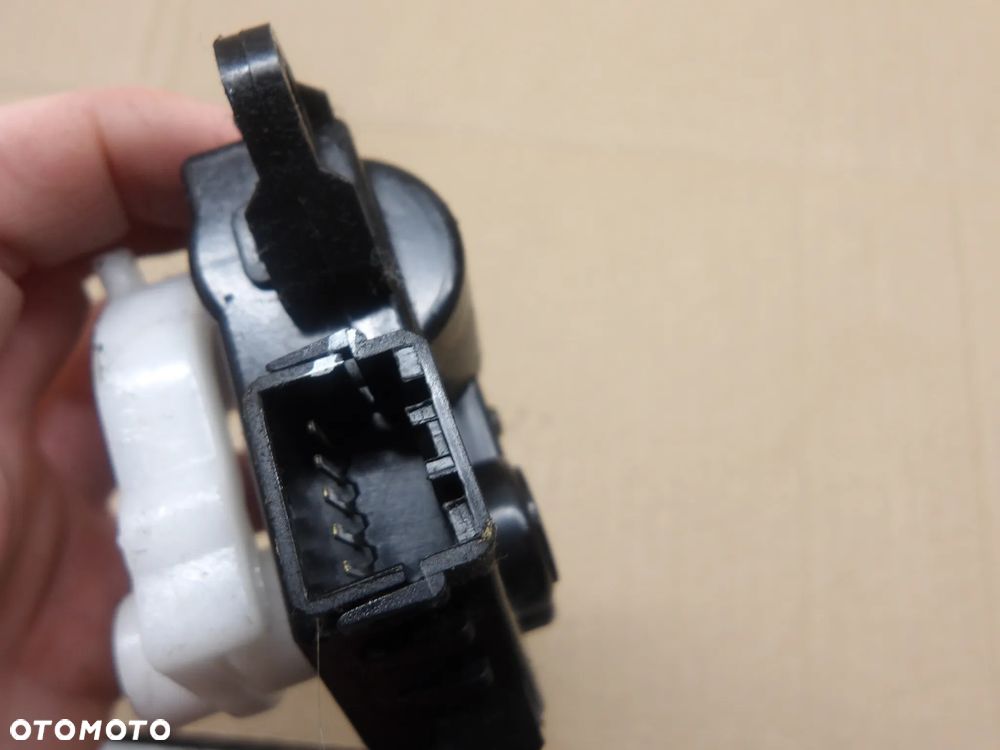 KIA CEED SW II 12-18r. 1.6 CRDI SILNICZEK NAGRZEWNICY D332-ATBAA - 8