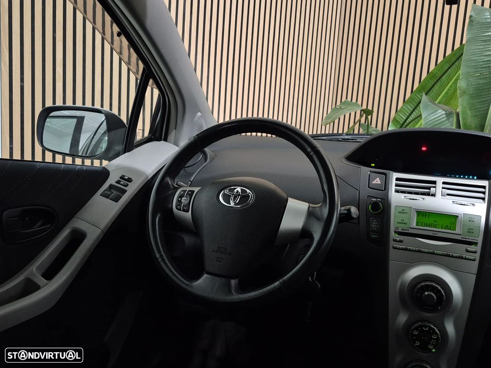 Toyota Yaris 1.0 VVT-i AC - 10