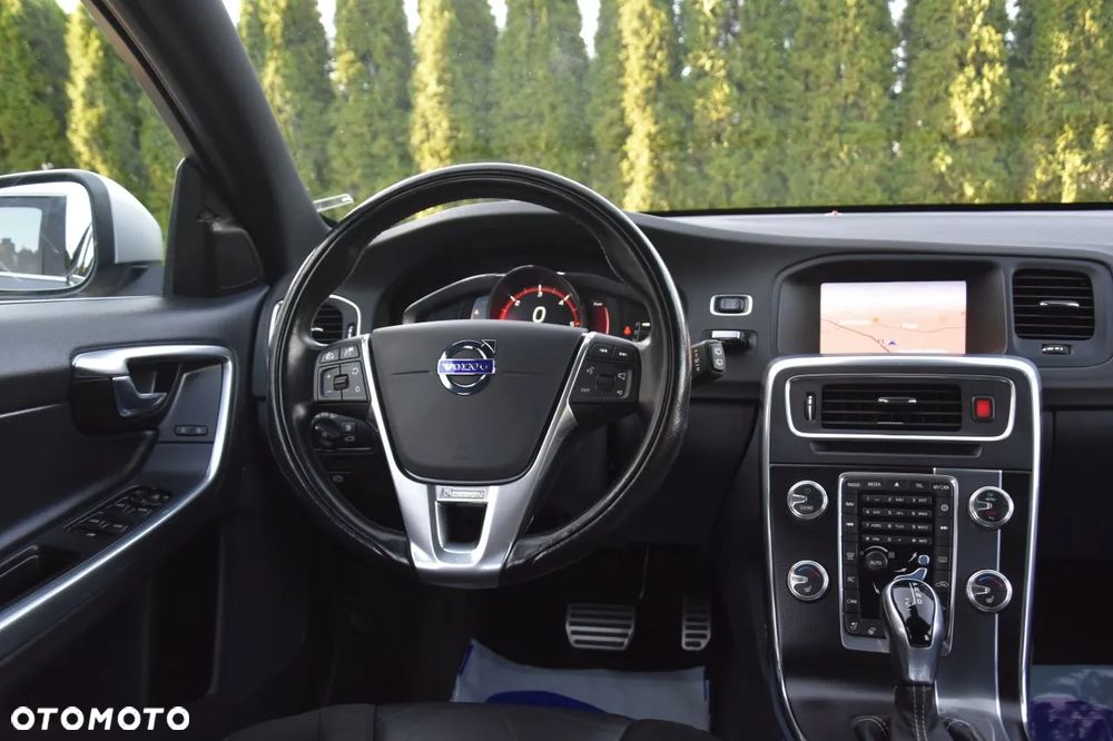 Volvo V60 D3 AWD Geartronic R-Design - 12