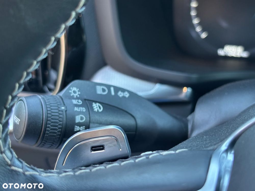 Volvo V60 D4 R-Design - 23