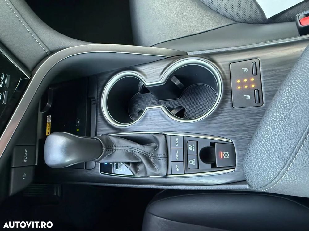 Toyota Camry - 25