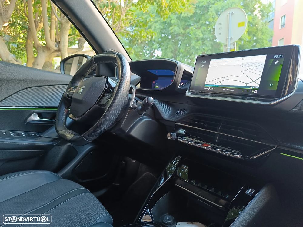 Peugeot 2008 PureTech 130 EAT8 GT - 23