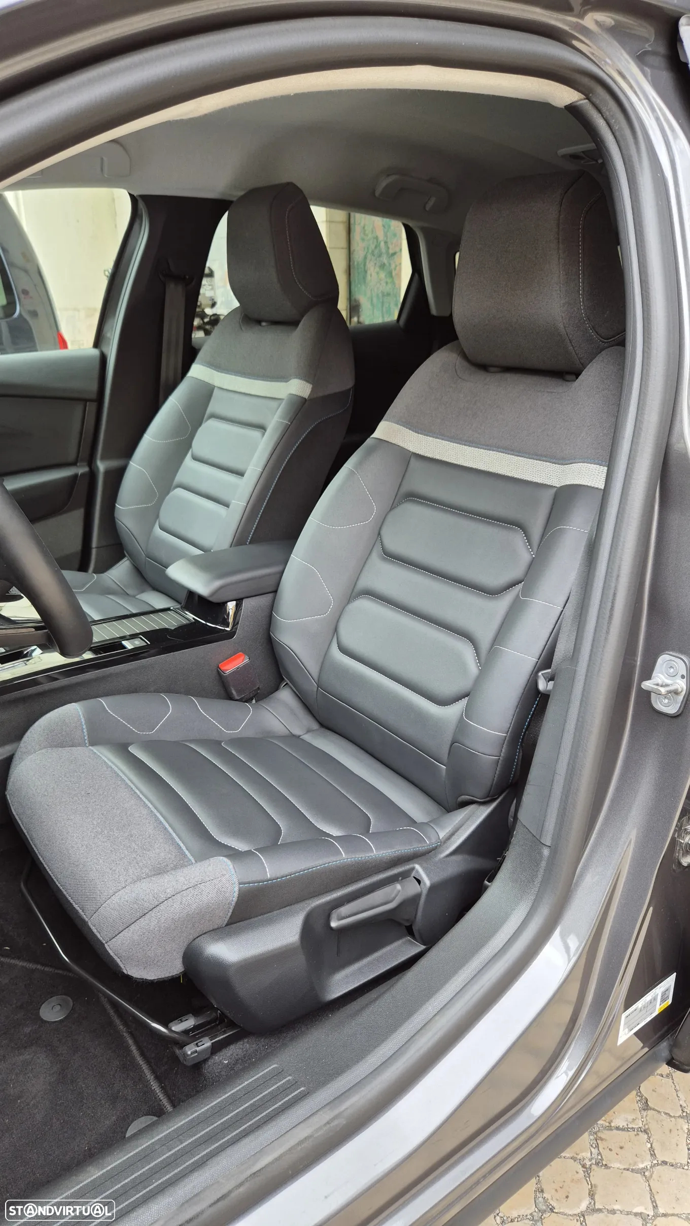 Citroën C4 PureTech 130 Stop&Start EAT8 SHINE - 35