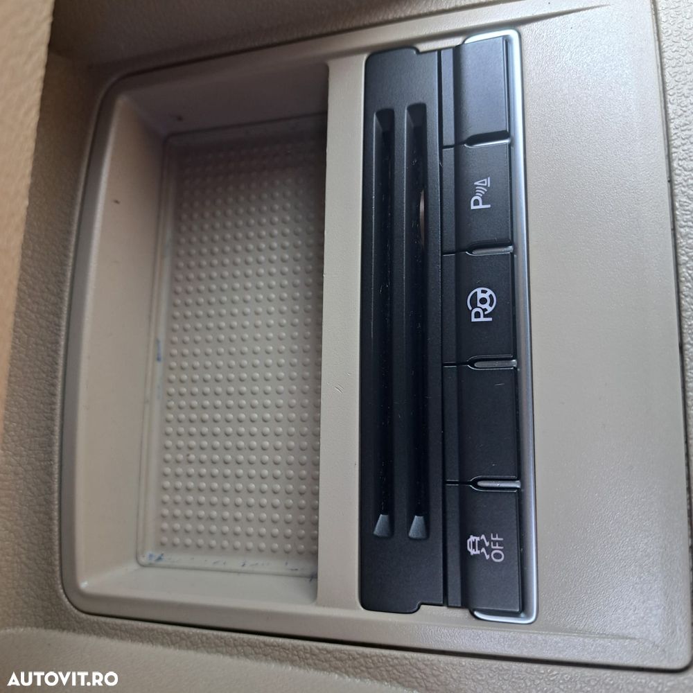 Volkswagen Touran - 28