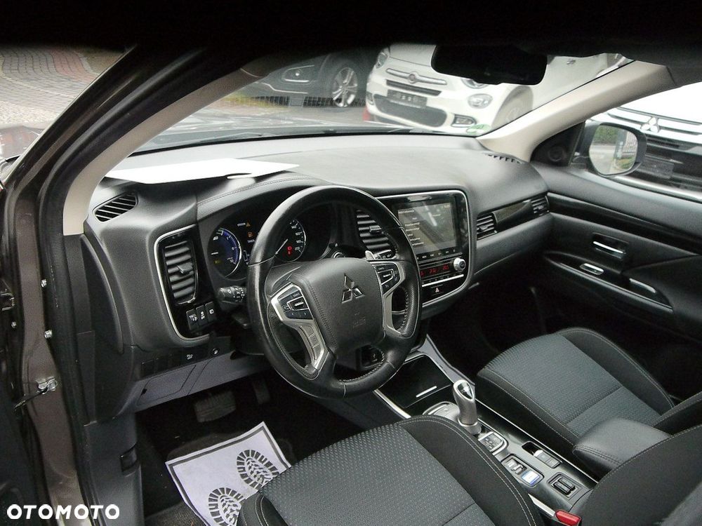 Mitsubishi Outlander - 27