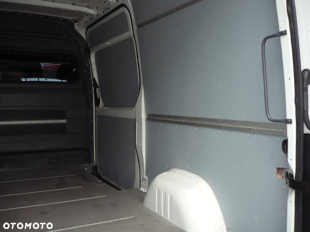 Volkswagen Crafter - 12