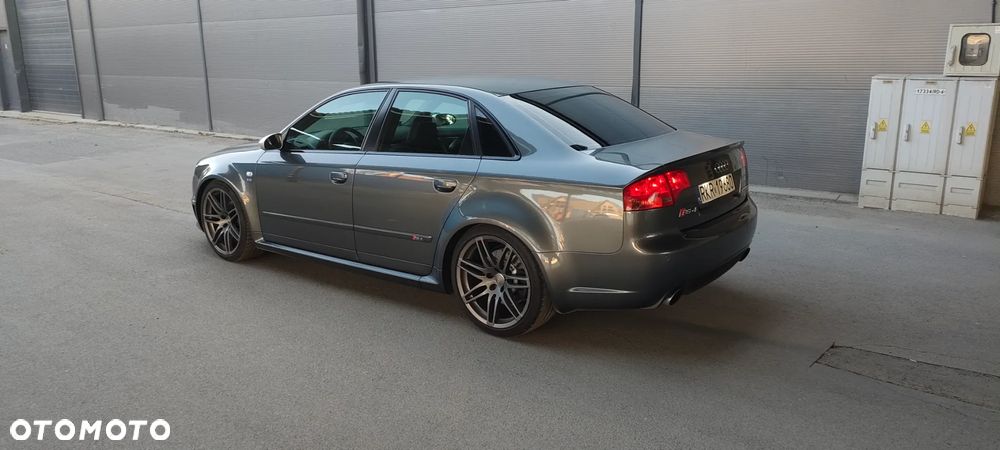 Audi RS4 Limousine - 6