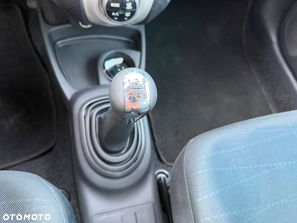 Toyota Yaris 1.3 Prestige - 14