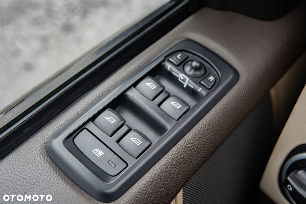 Land Rover Discovery 3.0D V6 HSE - 31