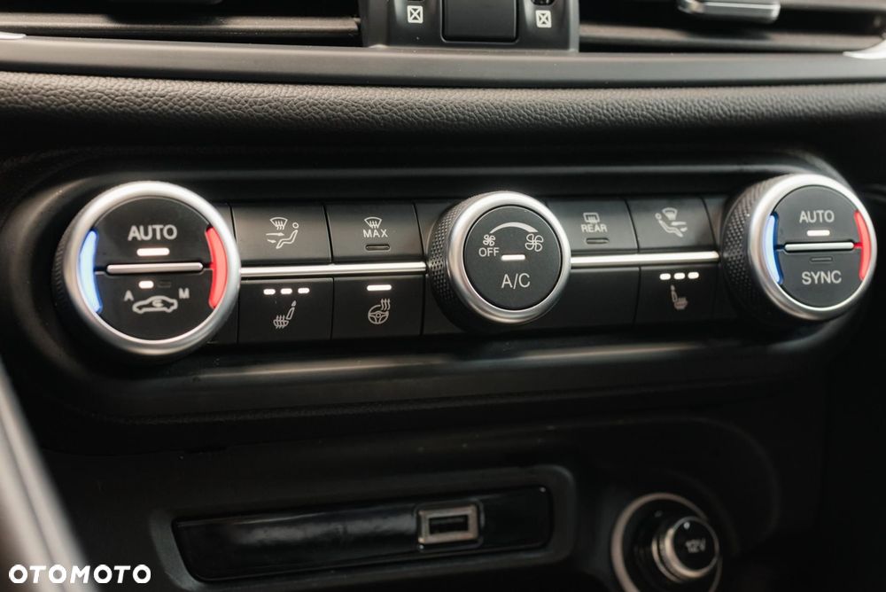 Alfa Romeo Giulia - 25