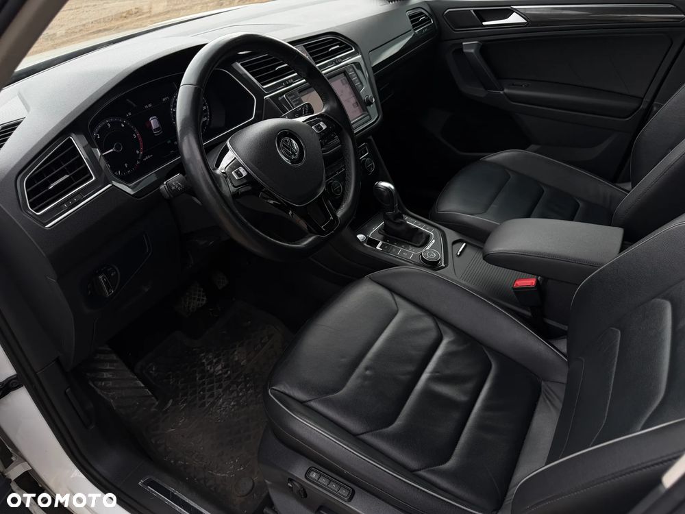 Volkswagen Tiguan 2.0 TDI SCR 4MotION DSG R-Line - 16