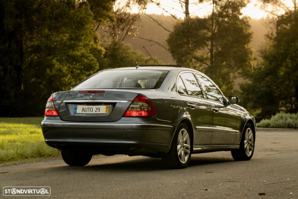Mercedes-Benz E 500 Elegance 4-Matic - 2
