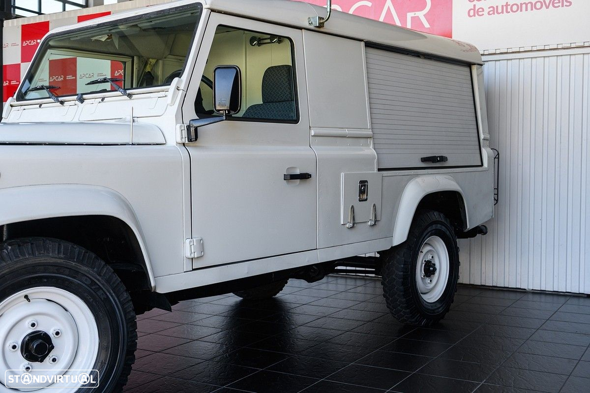 Land Rover Defender 90 SW 2.5 Td5 E - 11