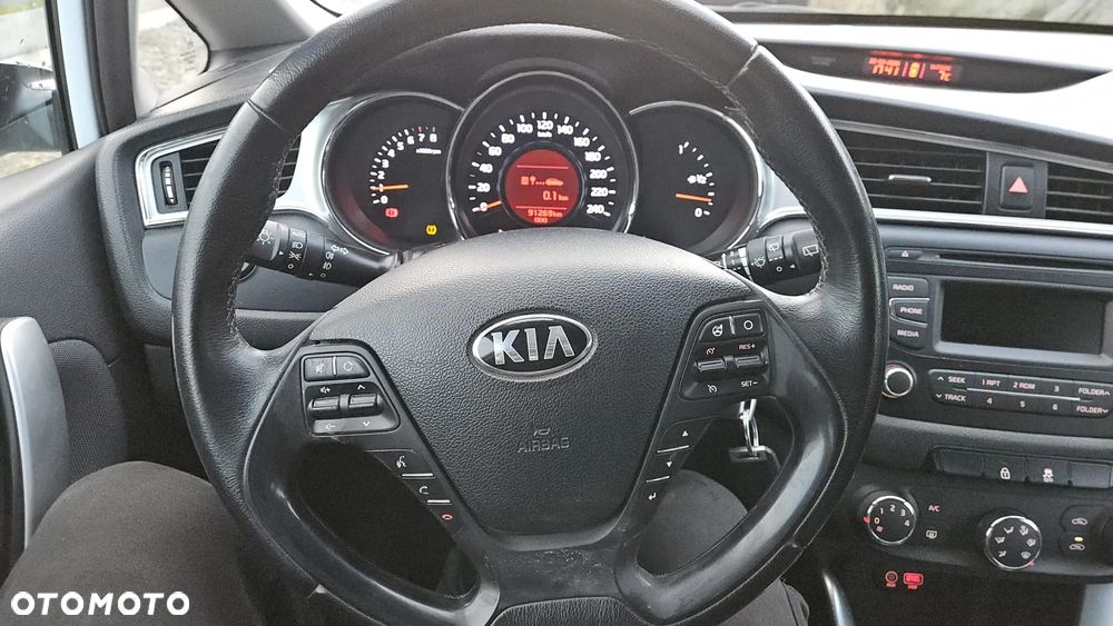 Kia Ceed 1.4 CVVT Dream Team Edition - 12