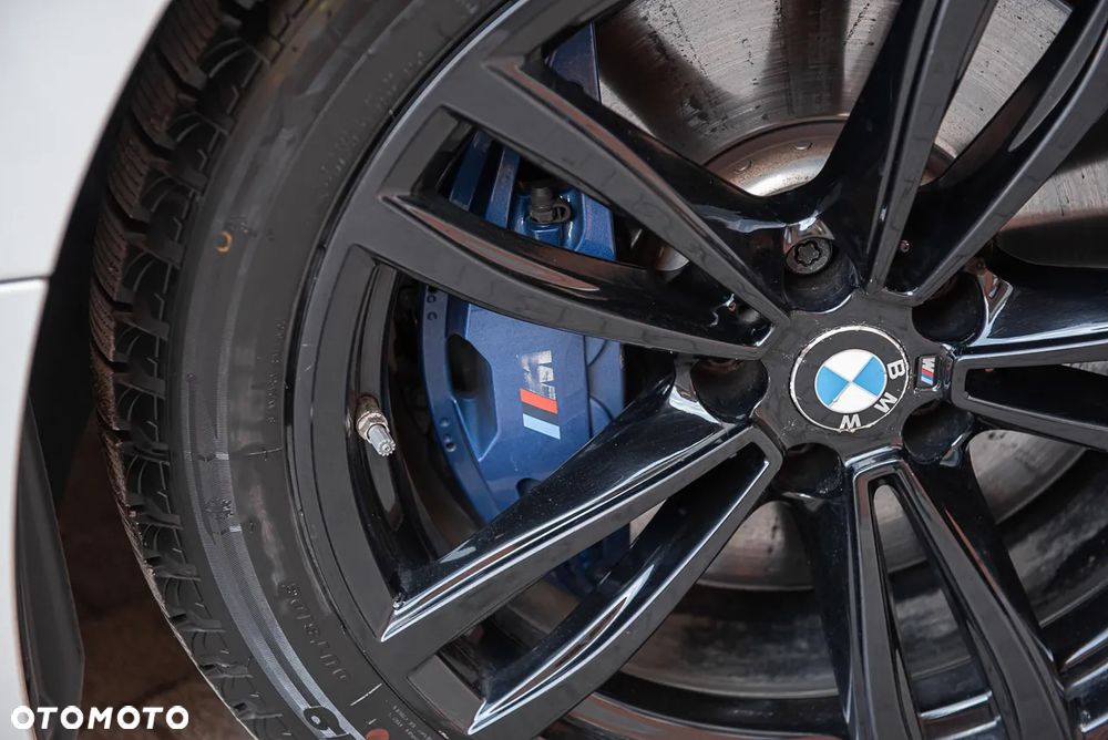 BMW 6GT - 12