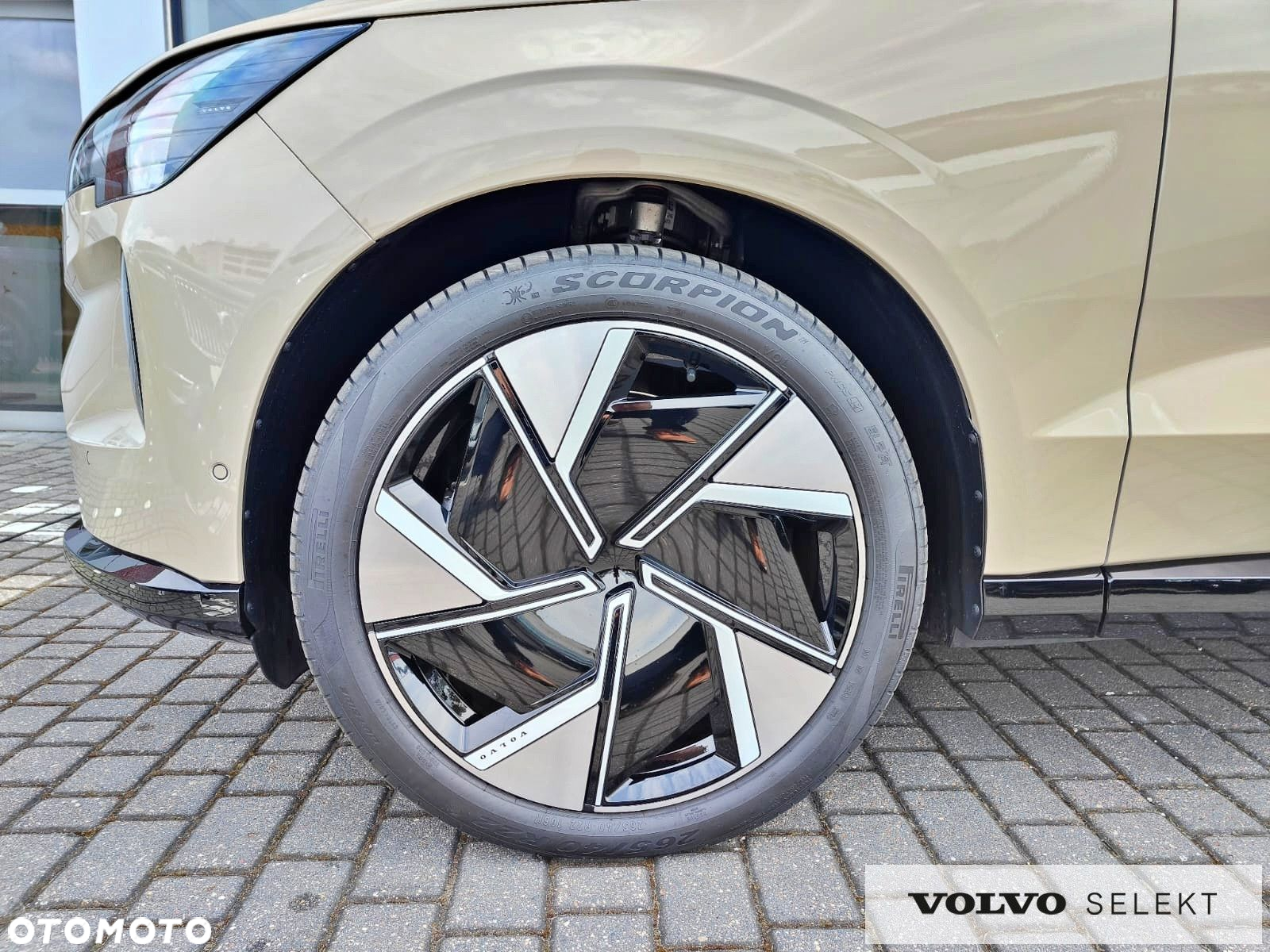 Volvo EX90 - 11