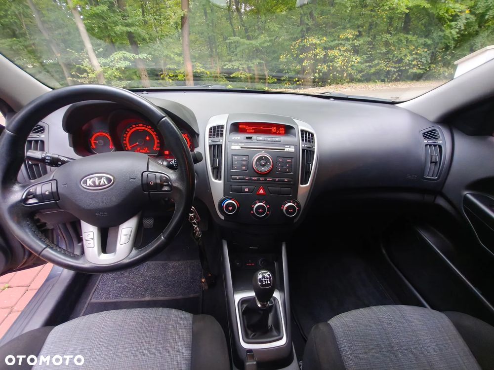 Kia Ceed - 16