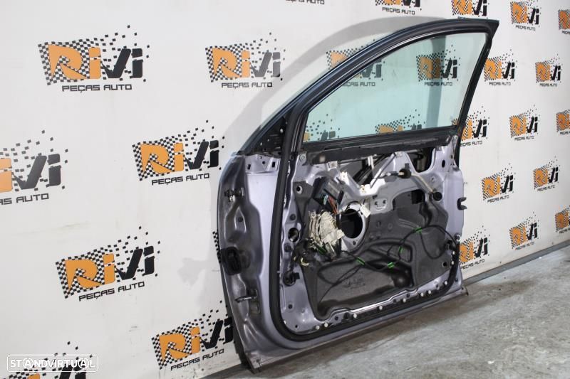 Porta Frente Direita Audi A6 (4F2, C6)  Porta Frontal Direita Audi A6 - 7