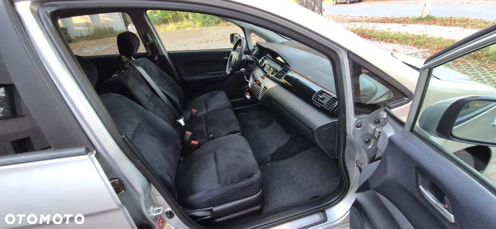 Honda FR-V 1.7 - 8