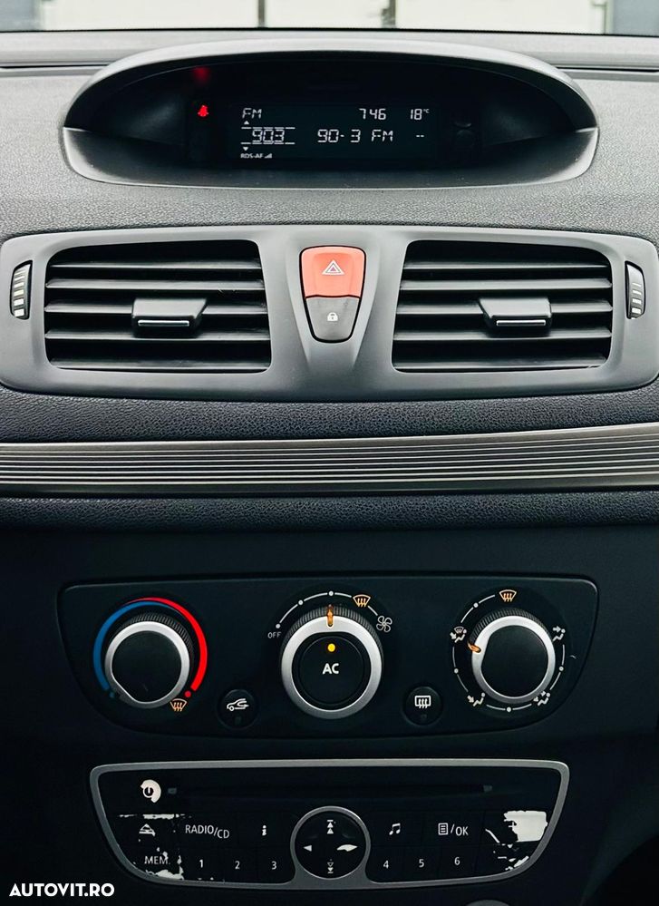 Renault Megane 1.6 16V 110 Dynamique - 21