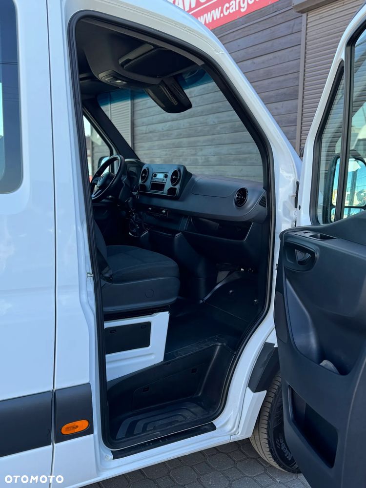 Mercedes-Benz Sprinter - 14