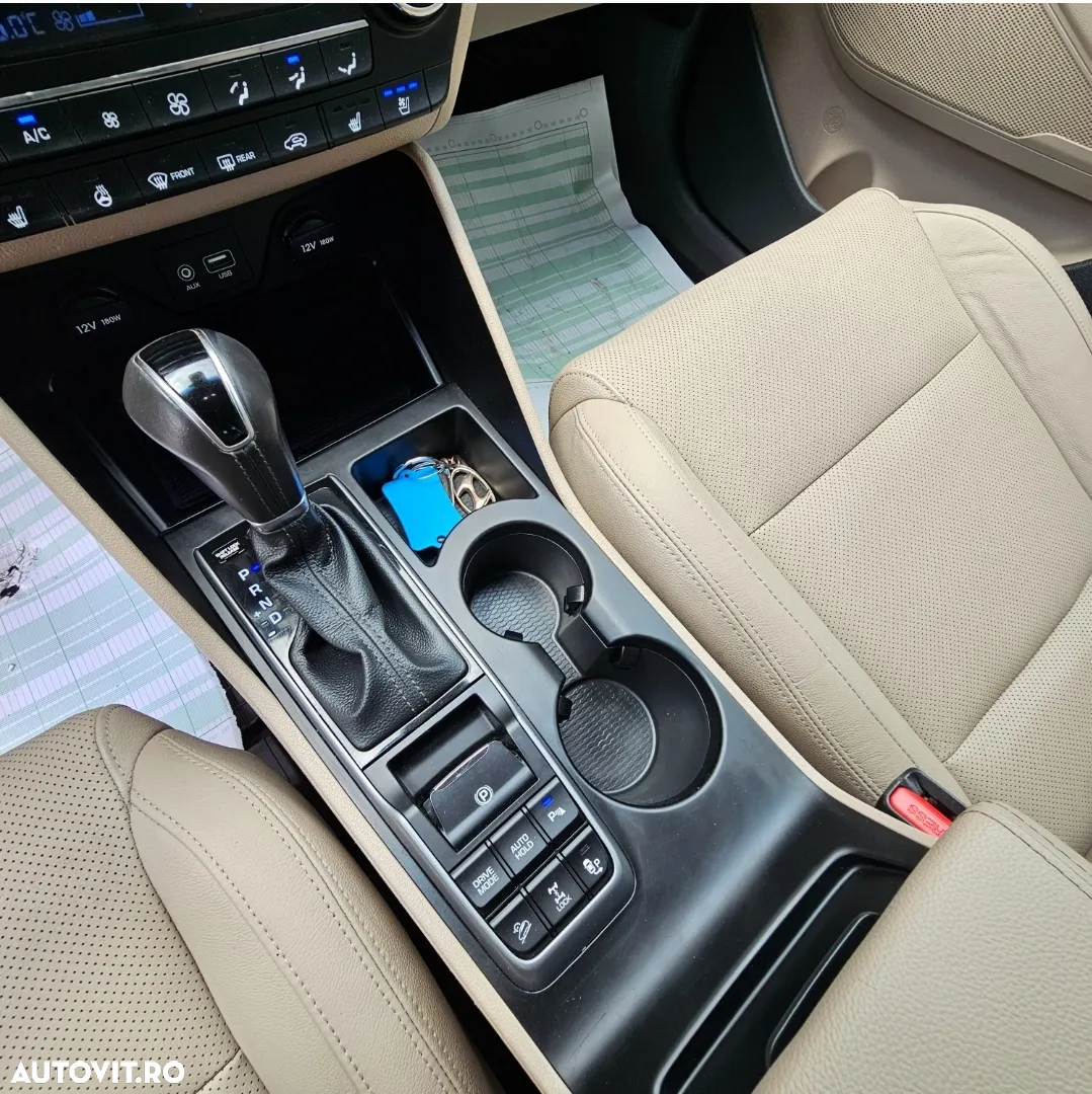 Hyundai Tucson 2.0 CRDI 4WD 8AT Luxury - 24