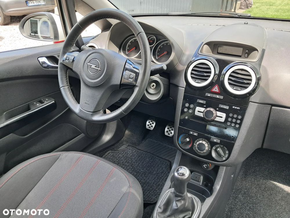 Opel Corsa 1.4 16V Cosmo - 10