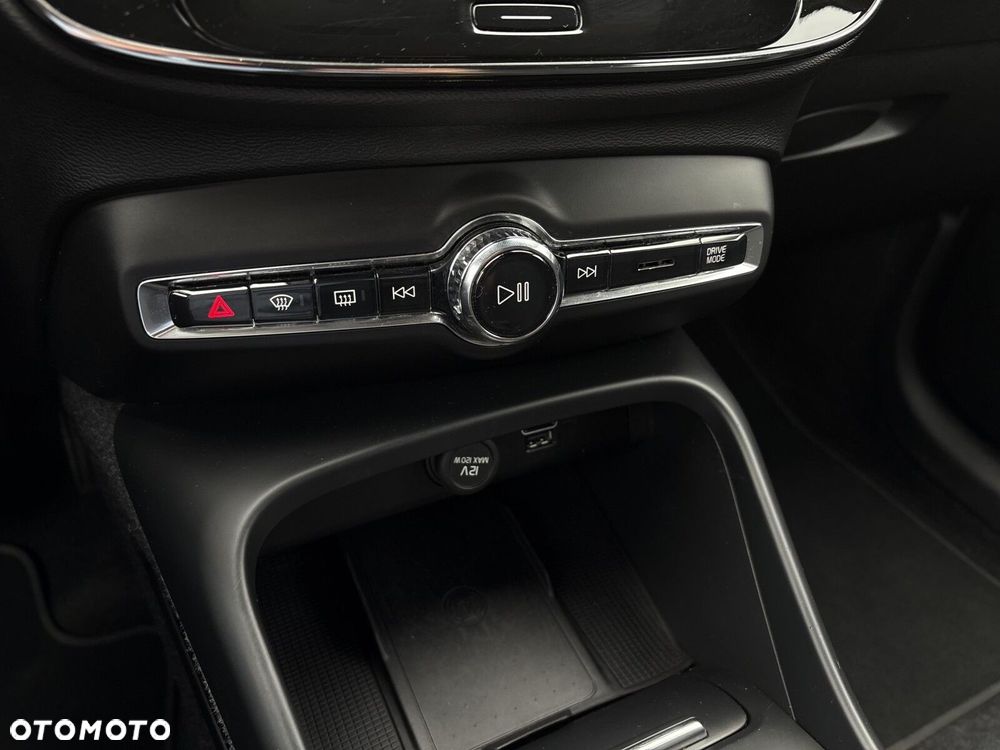 Volvo XC 40 T3 Momentum Pro - 21