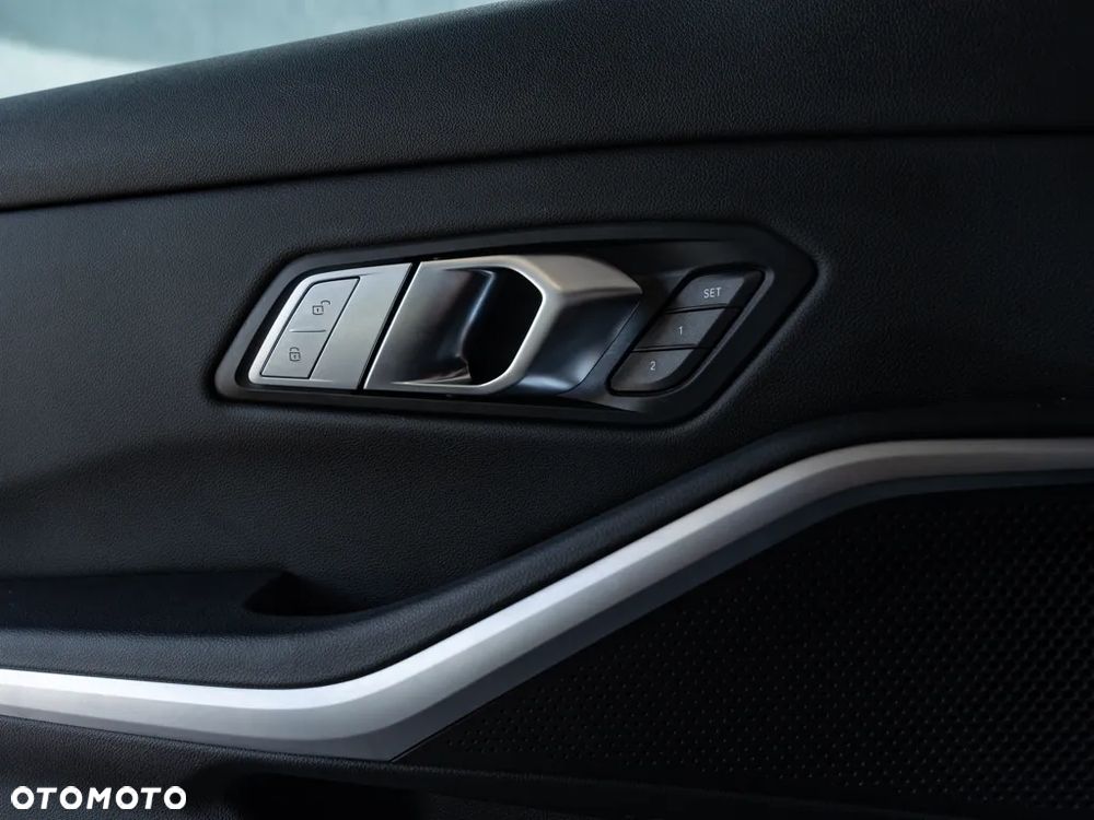 BMW Seria 3 318i - 10