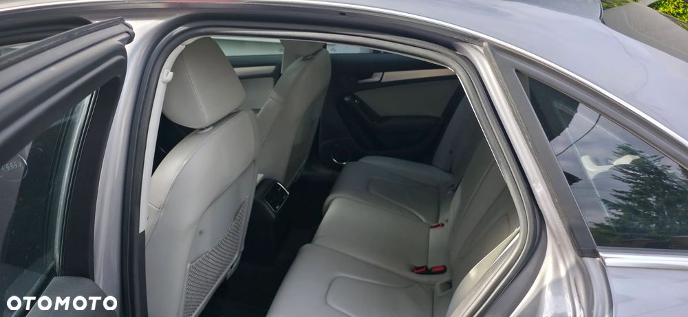 Audi A4 Limousine - 15