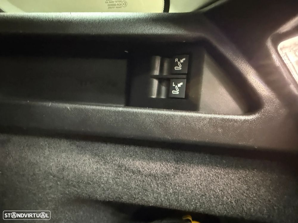 Land Rover Discovery Sport P300e - 54