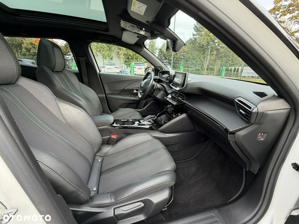 Peugeot 2008 PureTech 130 EAT8 GT - 34