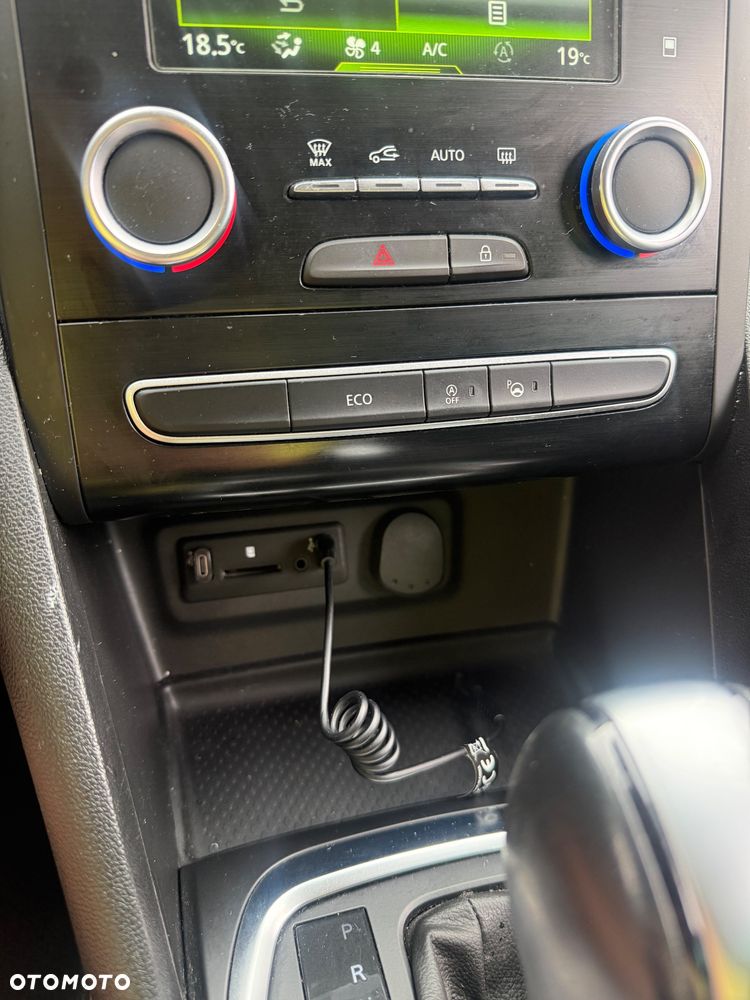 Renault Megane ENERGY TCe 130 EDC LIMITED - 23