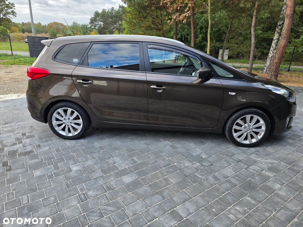 Kia Carens - 9
