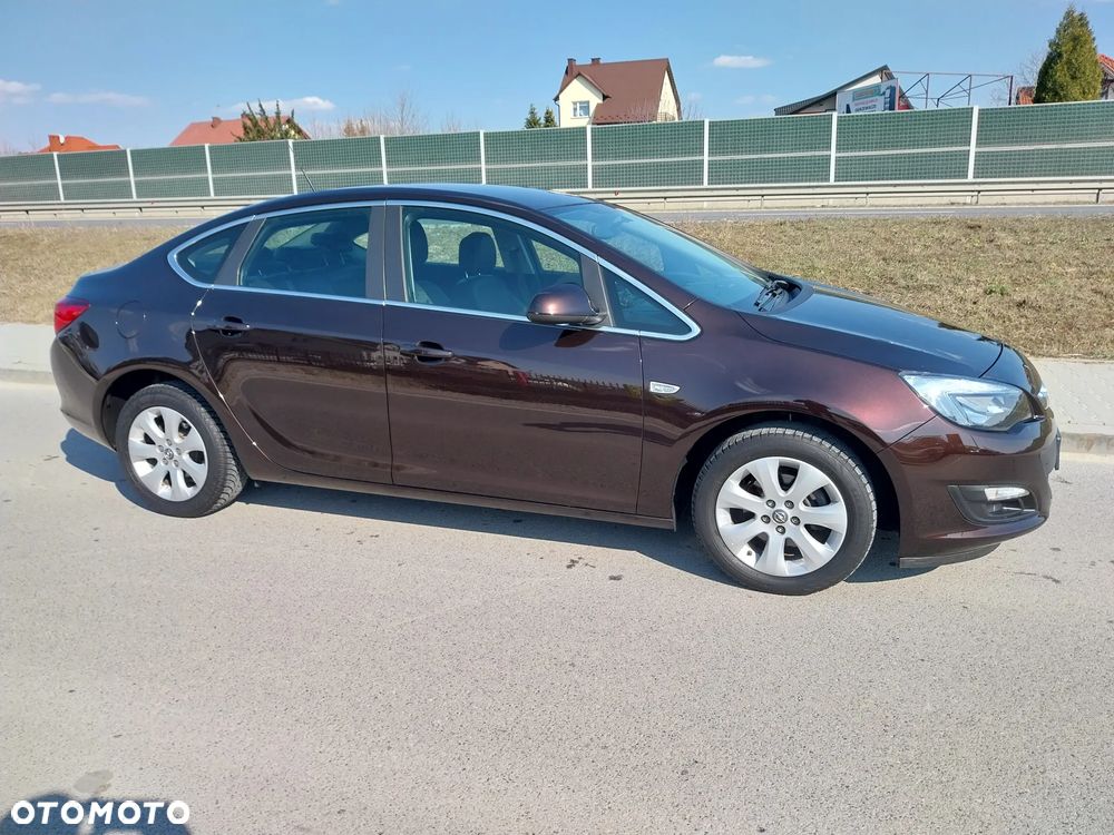 Opel Astra 1.4 T Executive EU6 - 22