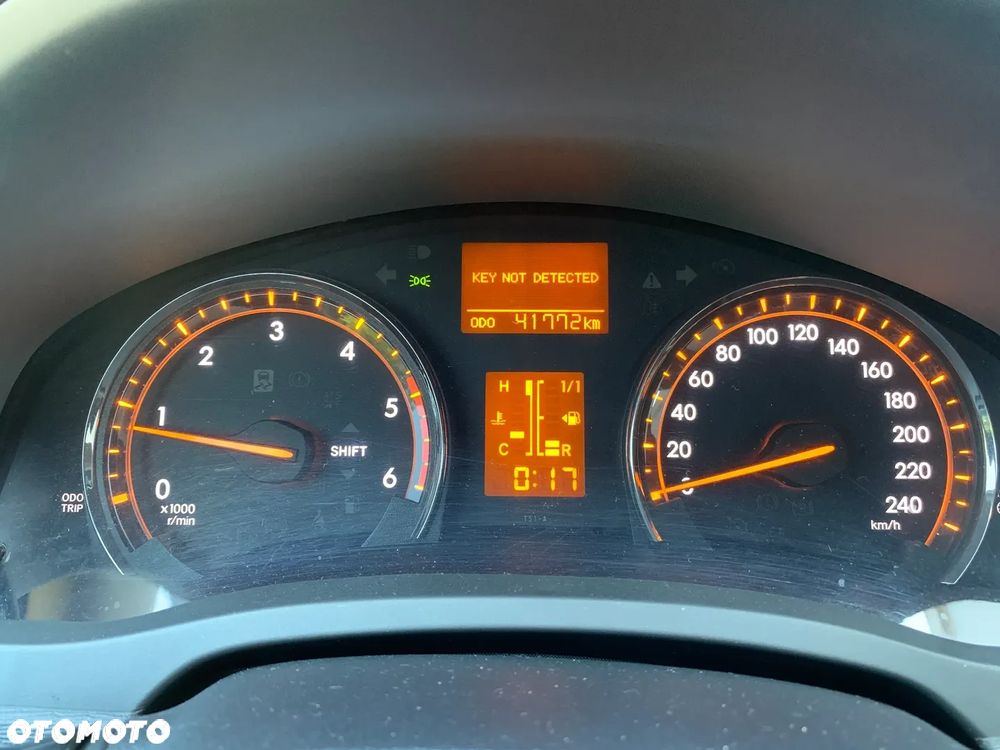 Toyota Avensis - 9