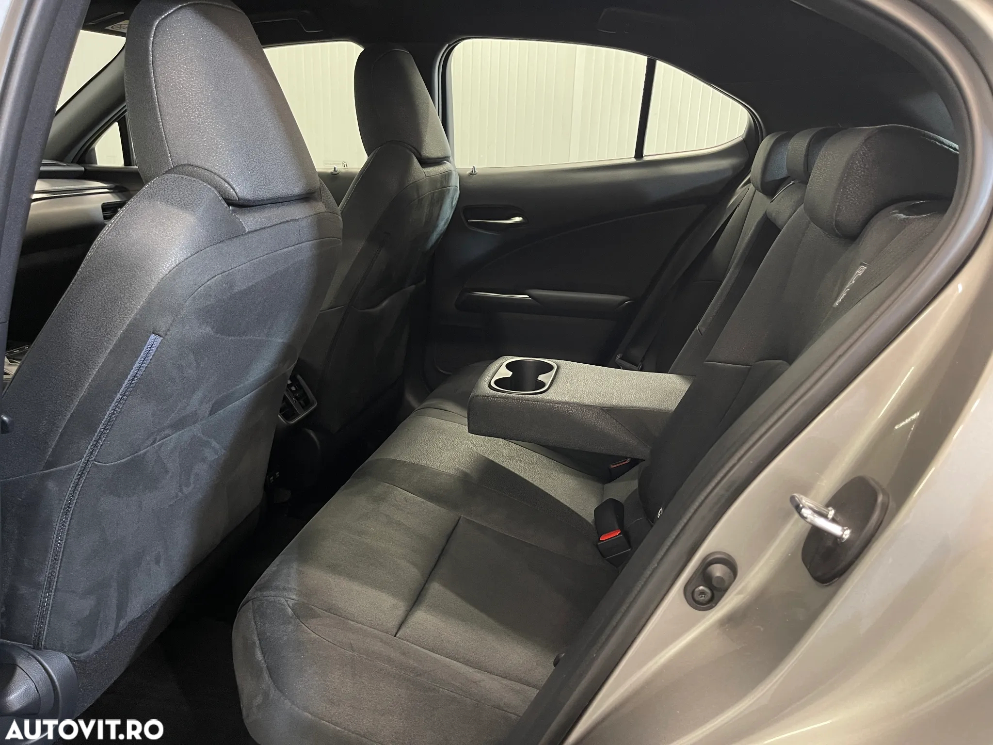 Lexus UX 250h 2.0L HEV 20H- (178 HP) 4X2 CVT Business - 11