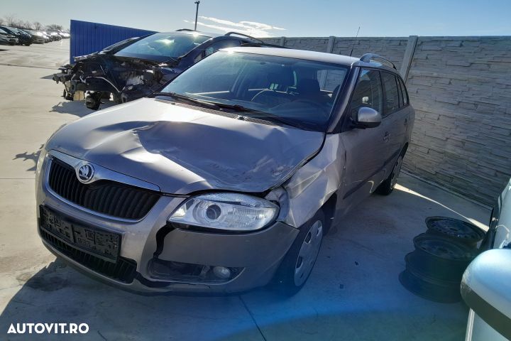 Radio cd 5J0035161A Skoda Fabia 5J [2007 - 2010] Combi wagon 5-usi 1. - 8