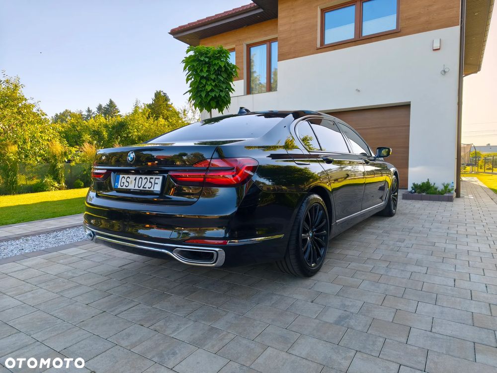 BMW Seria 7 750Li xDrive - 38