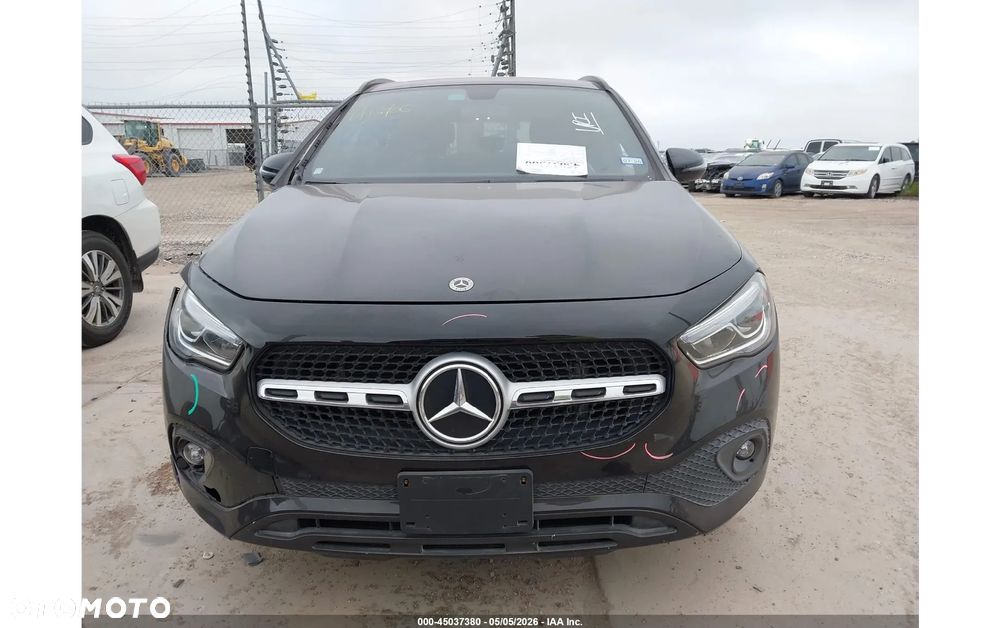 Mercedes-Benz GLA 250 4Matic 7G-DCT - 5