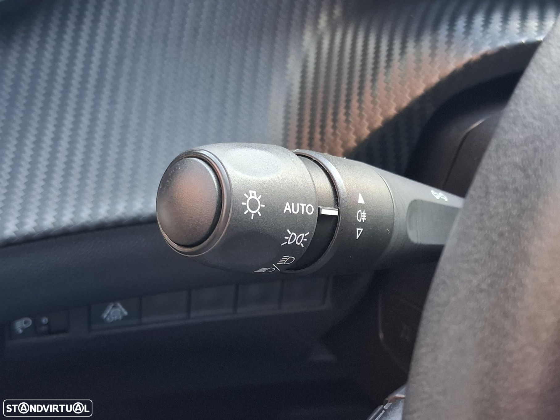 Peugeot 2008 1.2 PureTech Allure EAT8 - 37