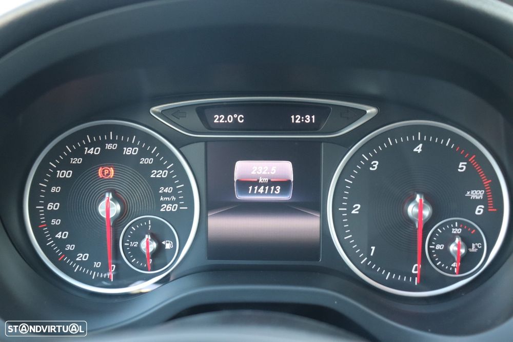 Mercedes-Benz A 180 d AMG Line - 16