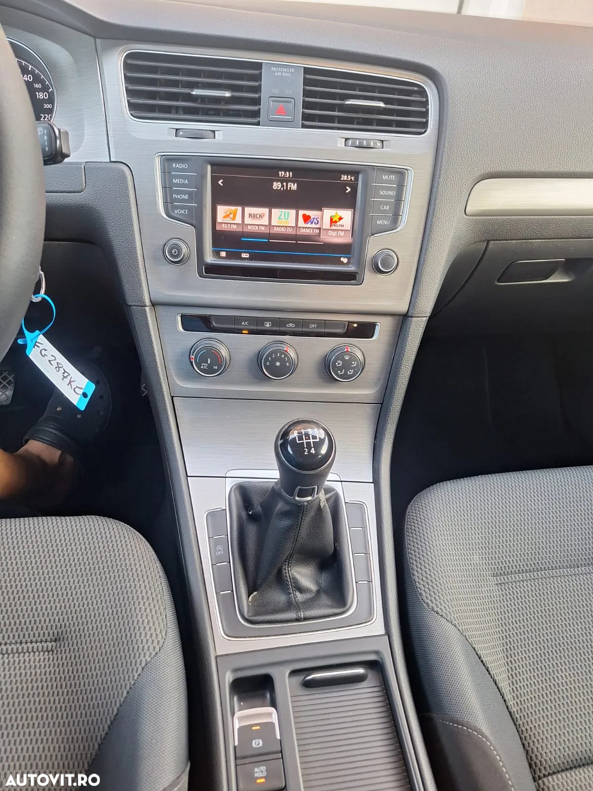 Volkswagen Golf - 6