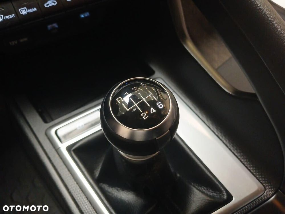 Hyundai Elantra - 13
