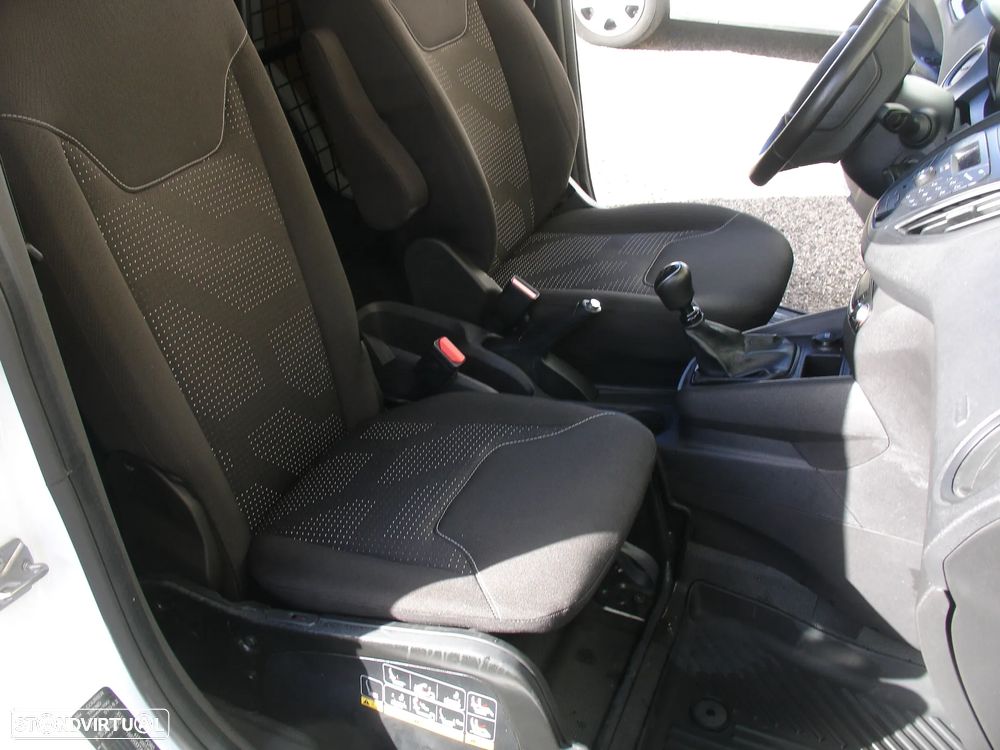 Ford transit courier - 19