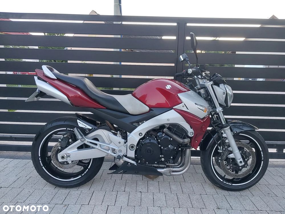Suzuki GSR - 2