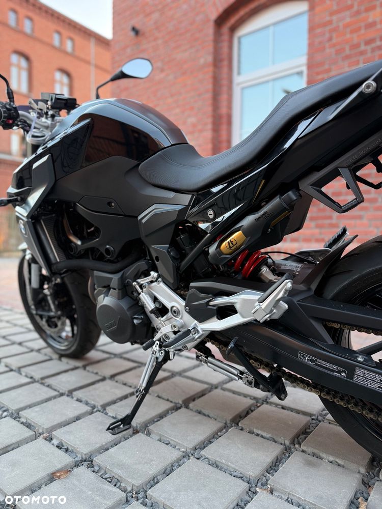 BMW F - 9